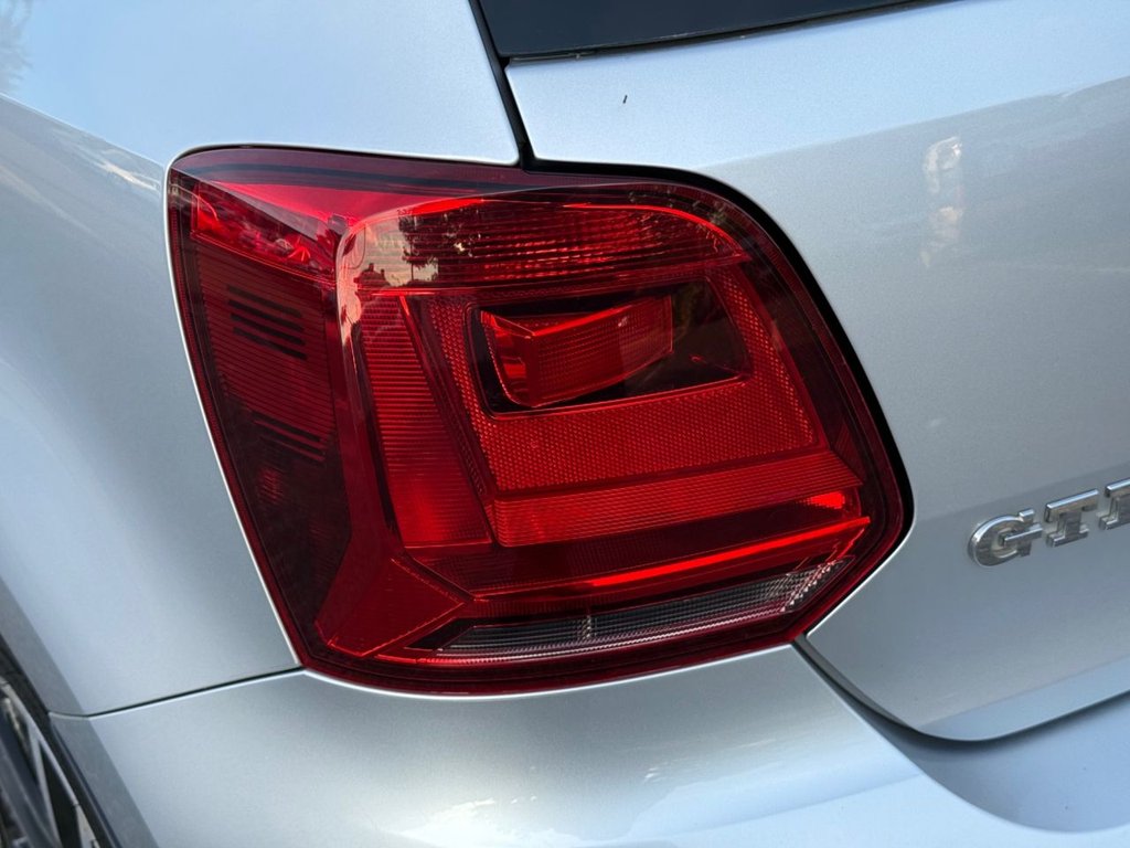 Used Volkswagen Polo 2015 for sale - 76157345: Photo 27