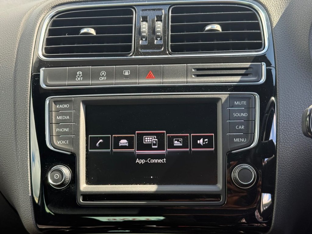 Used Volkswagen Polo 2015 for sale - 76157345: Photo 34