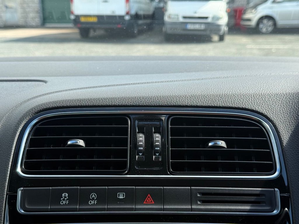 Used Volkswagen Polo 2015 for sale - 76157345: Photo 43