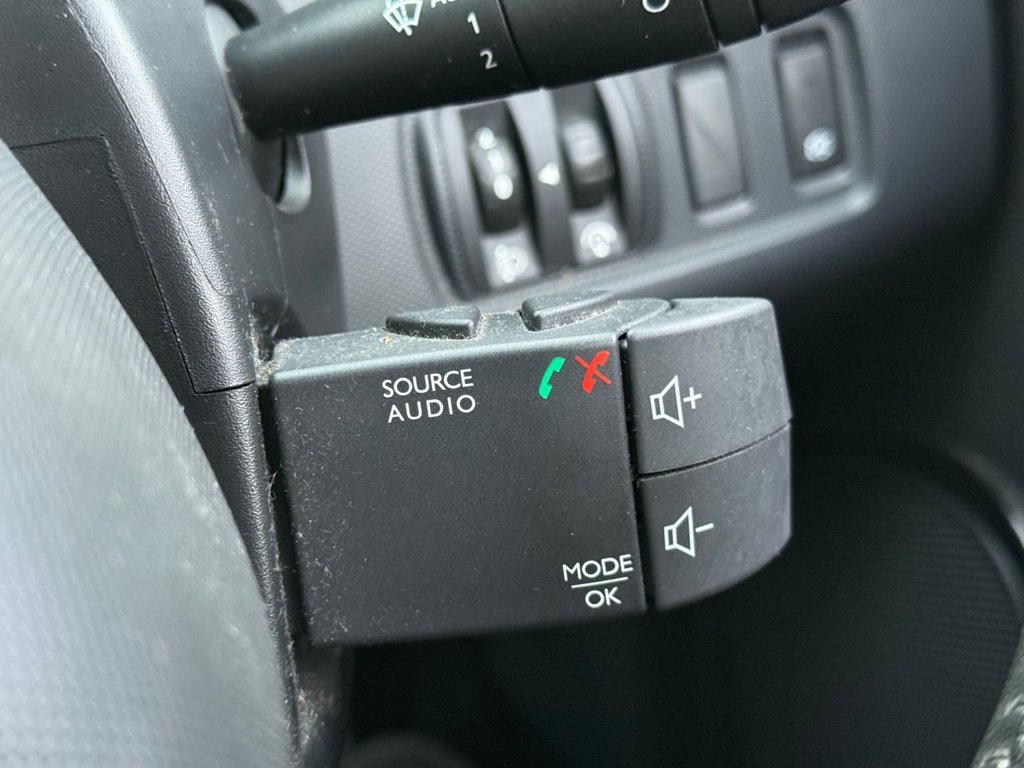 Used Renault Clio 2014 for sale - 77037963: Photo 26