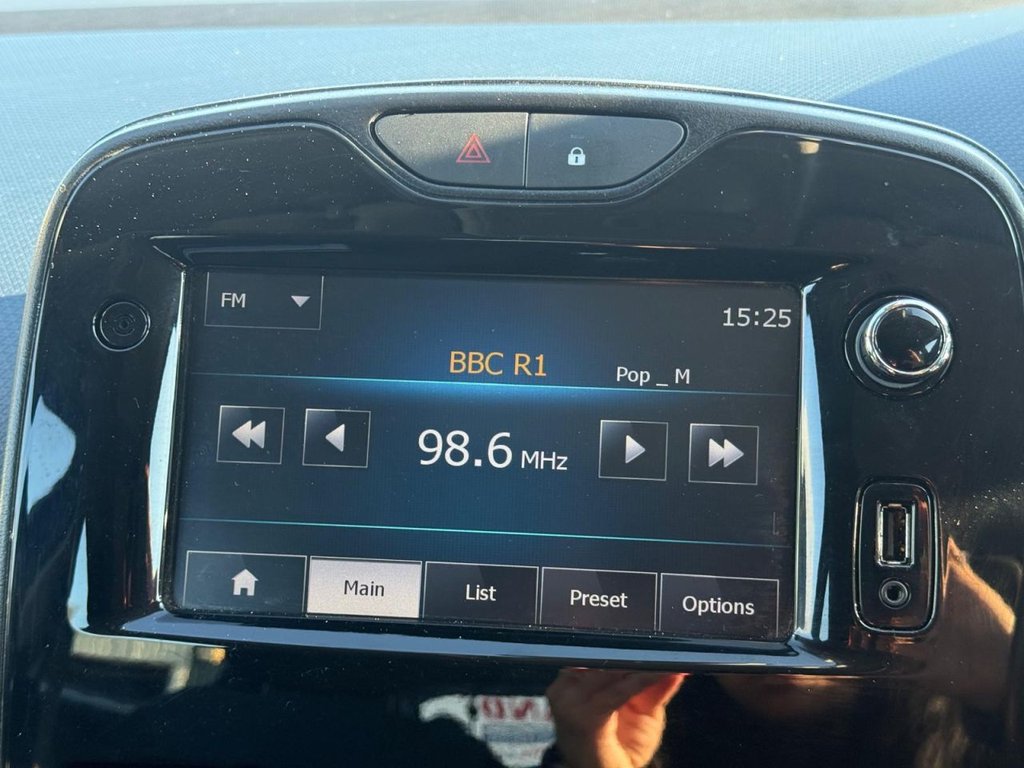 Used Renault Clio 2014 for sale - 76686662: Photo 19