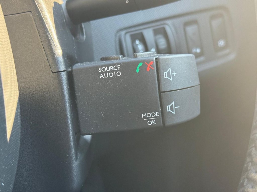 Used Renault Clio 2014 for sale - 76686662: Photo 24