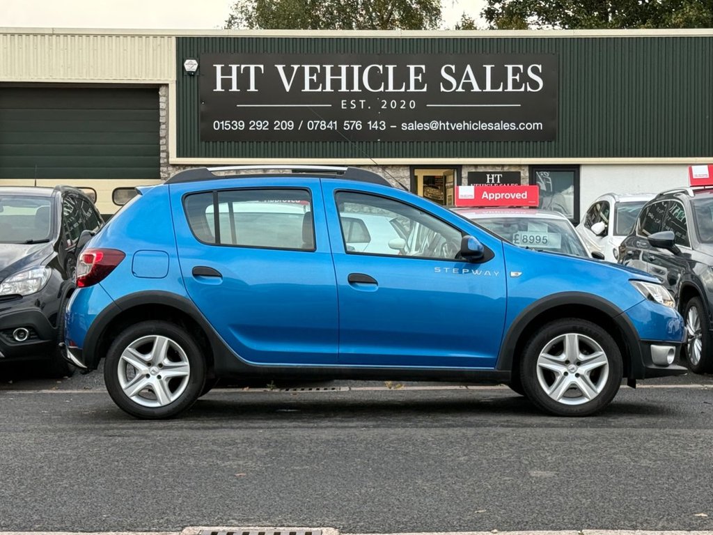 Used Dacia Sandero Stepway 2015 for sale - 76157360: Photo 2