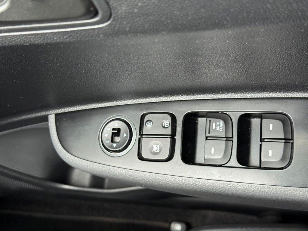 Used Hyundai i10 2017 for sale - 76157348: Photo 21