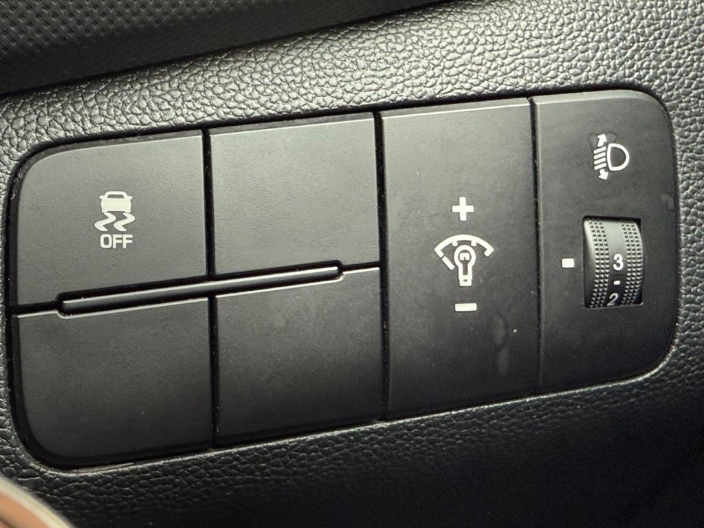 Used Hyundai i10 2017 for sale - 76157348: Photo 24