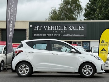 Used Hyundai i10 2017 for sale - 76157348: Photo