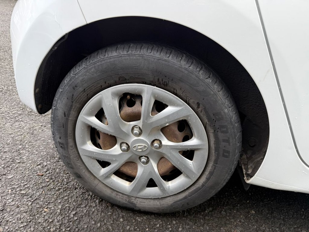 Used Hyundai i10 2017 for sale - 76157348: Photo 48