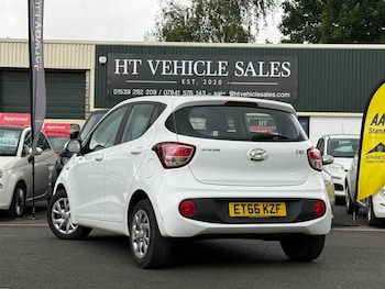 Used Hyundai i10 2017 for sale - 76157348: Photo