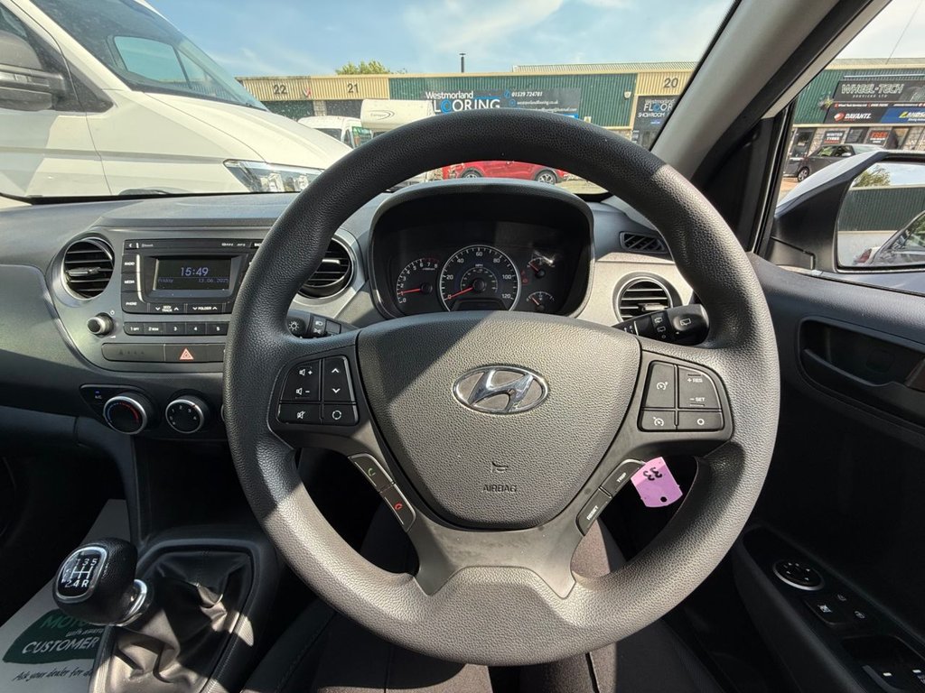 Used Hyundai i10 2017 for sale - 76157355: Photo 12