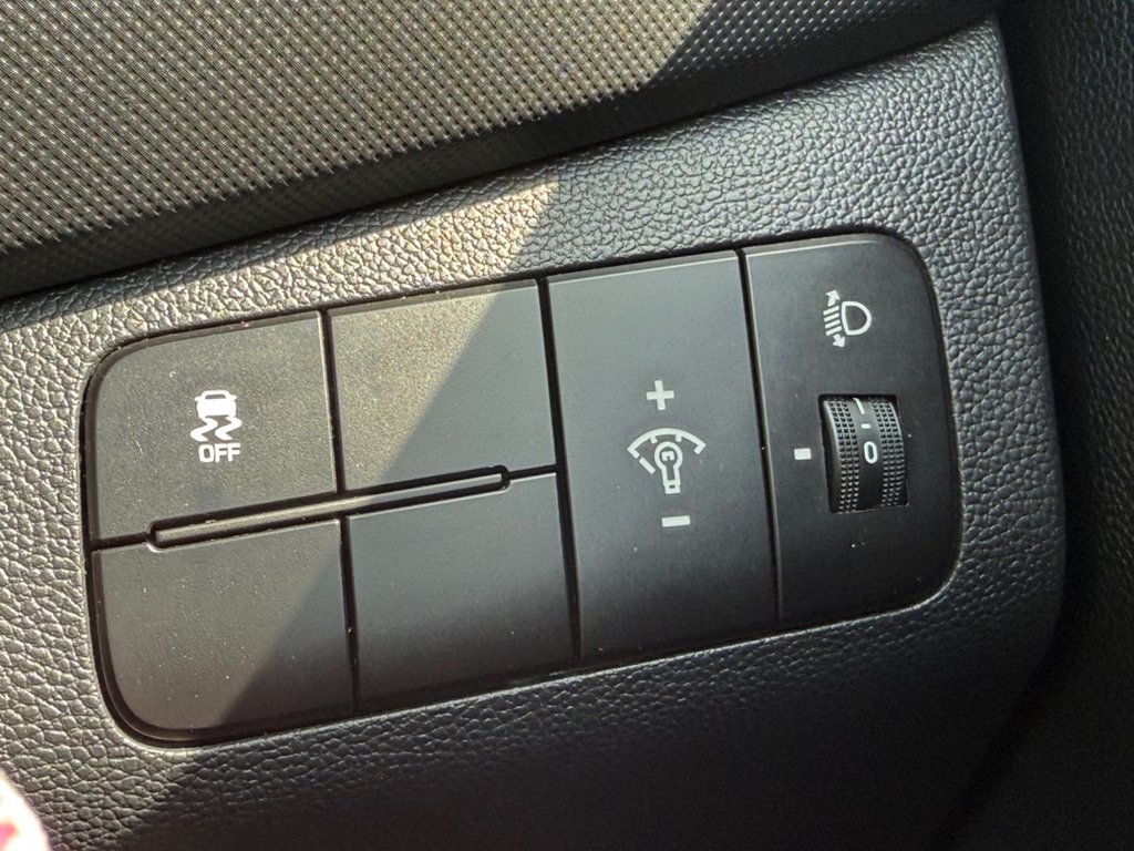 Used Hyundai i10 2017 for sale - 76157355: Photo 34