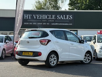 Used Hyundai i10 2017 for sale - 76157355: Photo