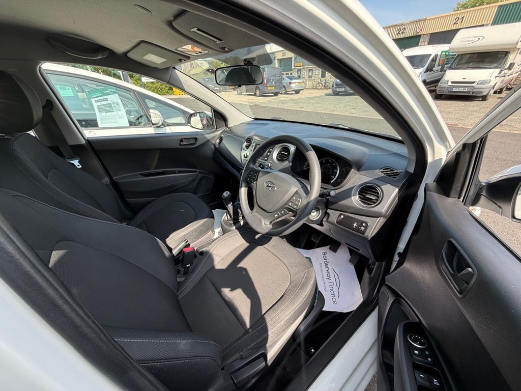 Used Hyundai i10 2017 for sale - 76157355: Photo 41