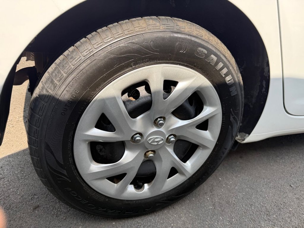 Used Hyundai i10 2017 for sale - 76157355: Photo 44