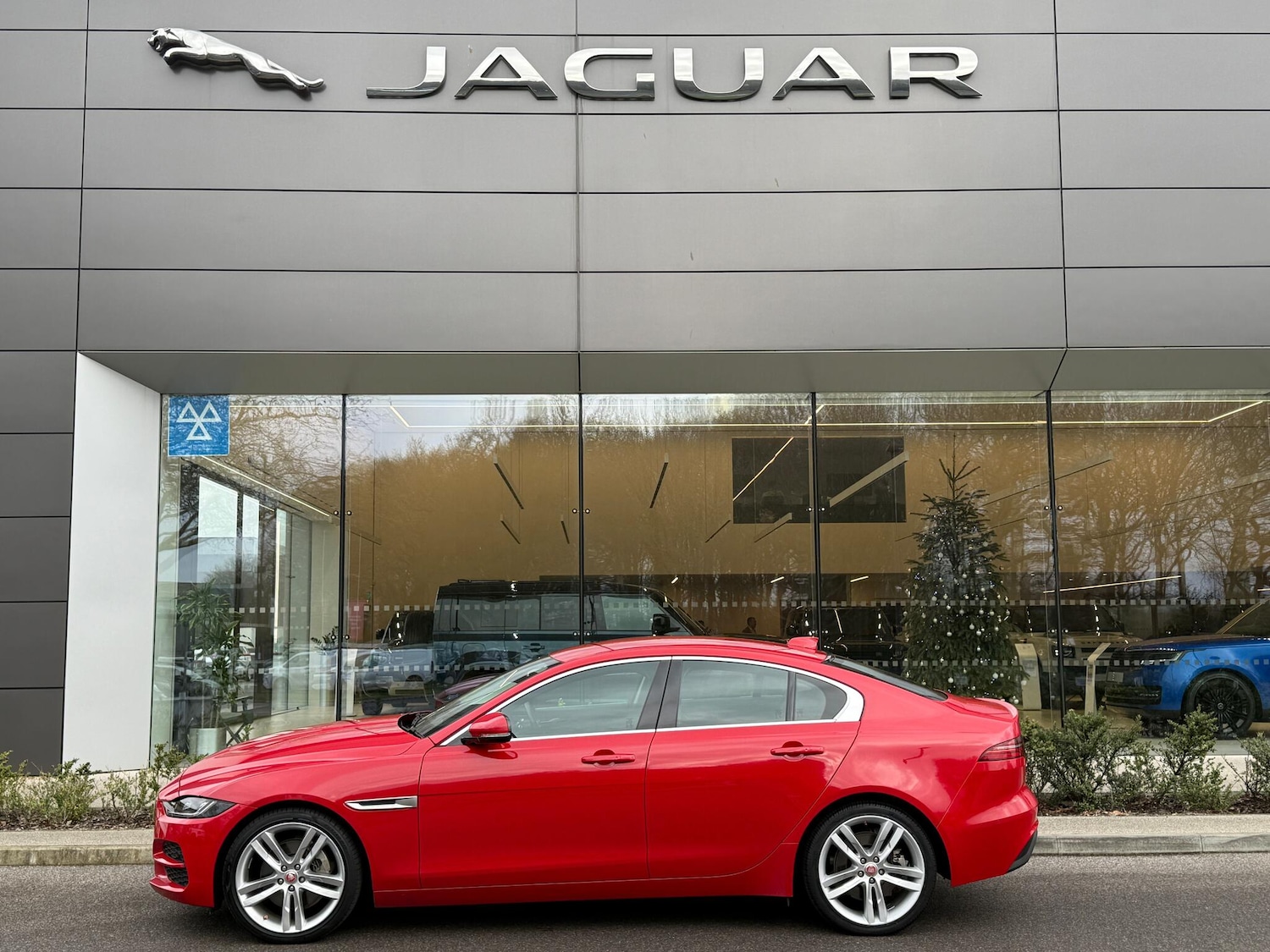 Used Jaguar XE 2019 for sale - 76952583: Photo 8