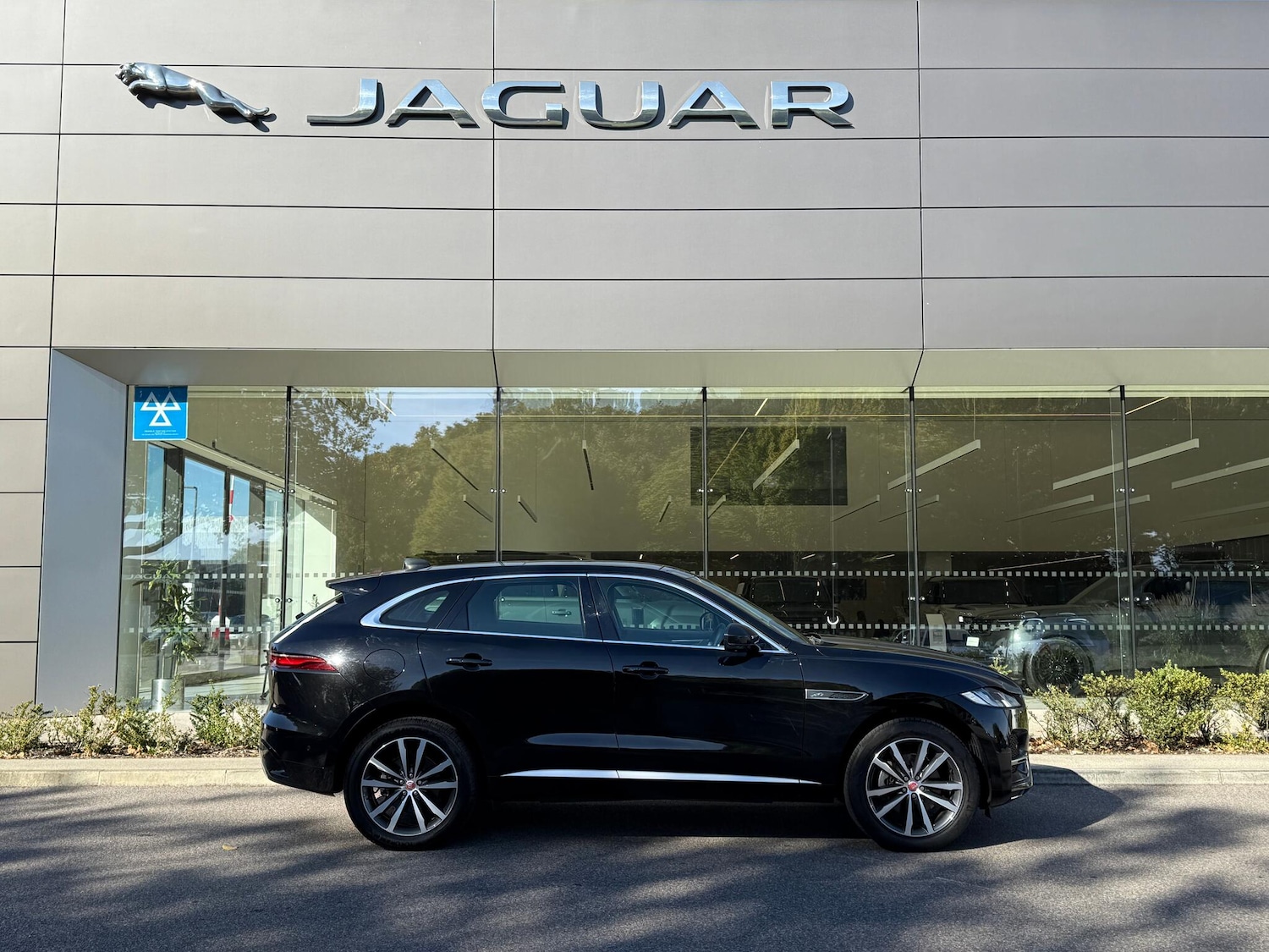 Used Jaguar F-Pace 2021 for sale - 76084276: Photo 2