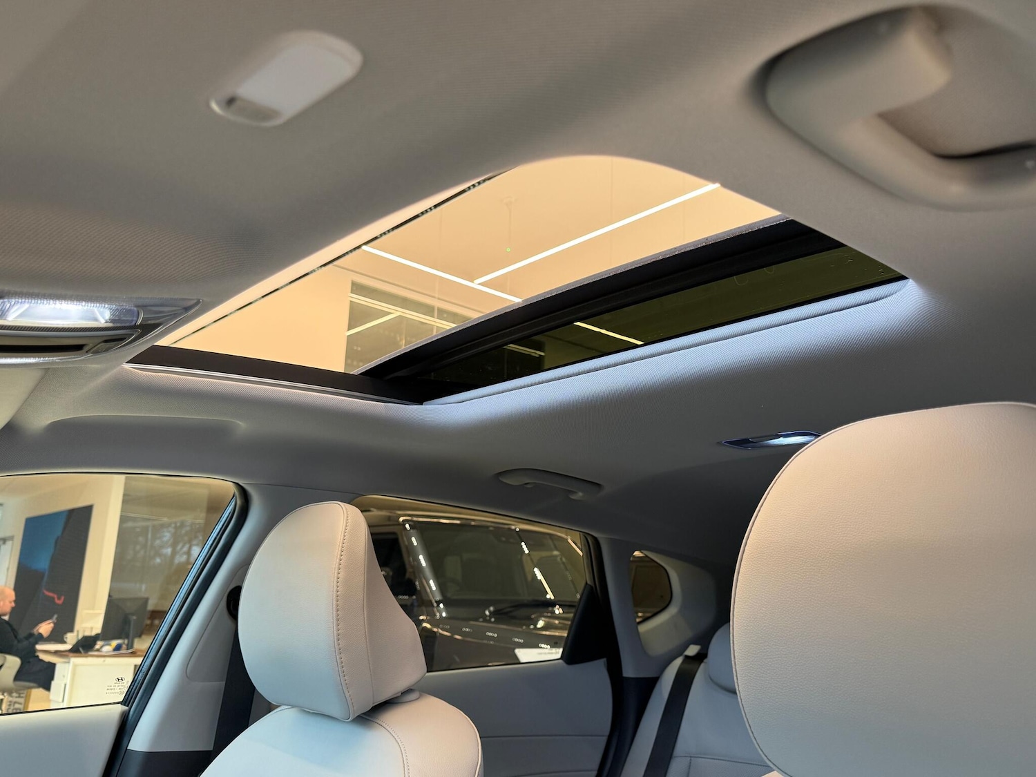 Used Hyundai KONA 2023 for sale - 76824317: Photo 4