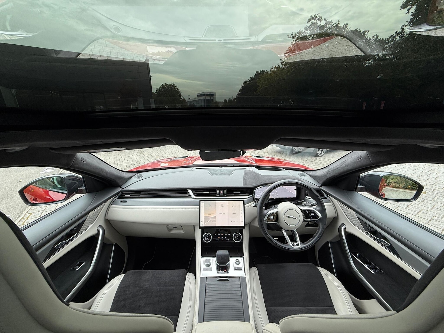Used Jaguar F-Pace 2024 for sale - 76151876: Photo 3