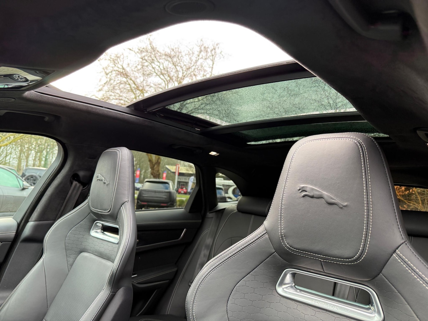 Used Jaguar F-Pace 2024 for sale - 77469303: Photo 4