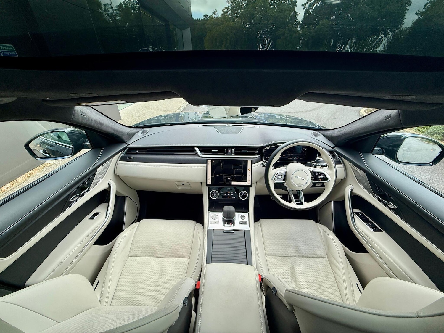 Used Jaguar F-Pace 2023 for sale - 76433121: Photo 3