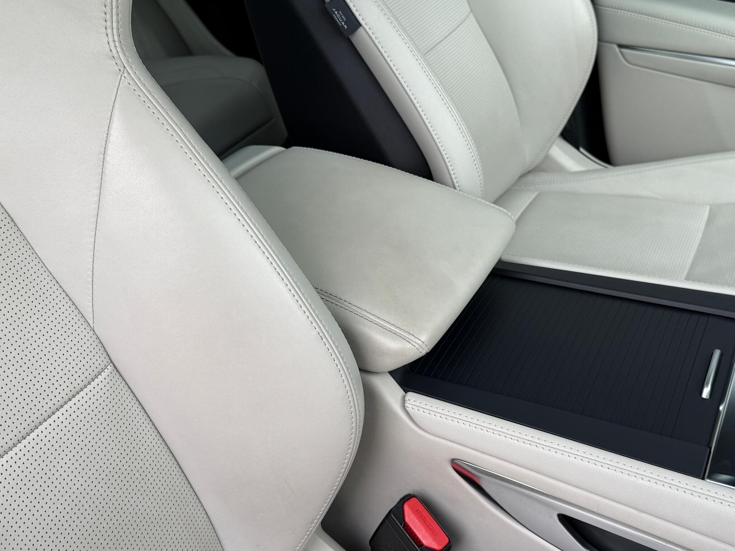 Used Jaguar F-Pace 2023 for sale - 76433121: Photo 31