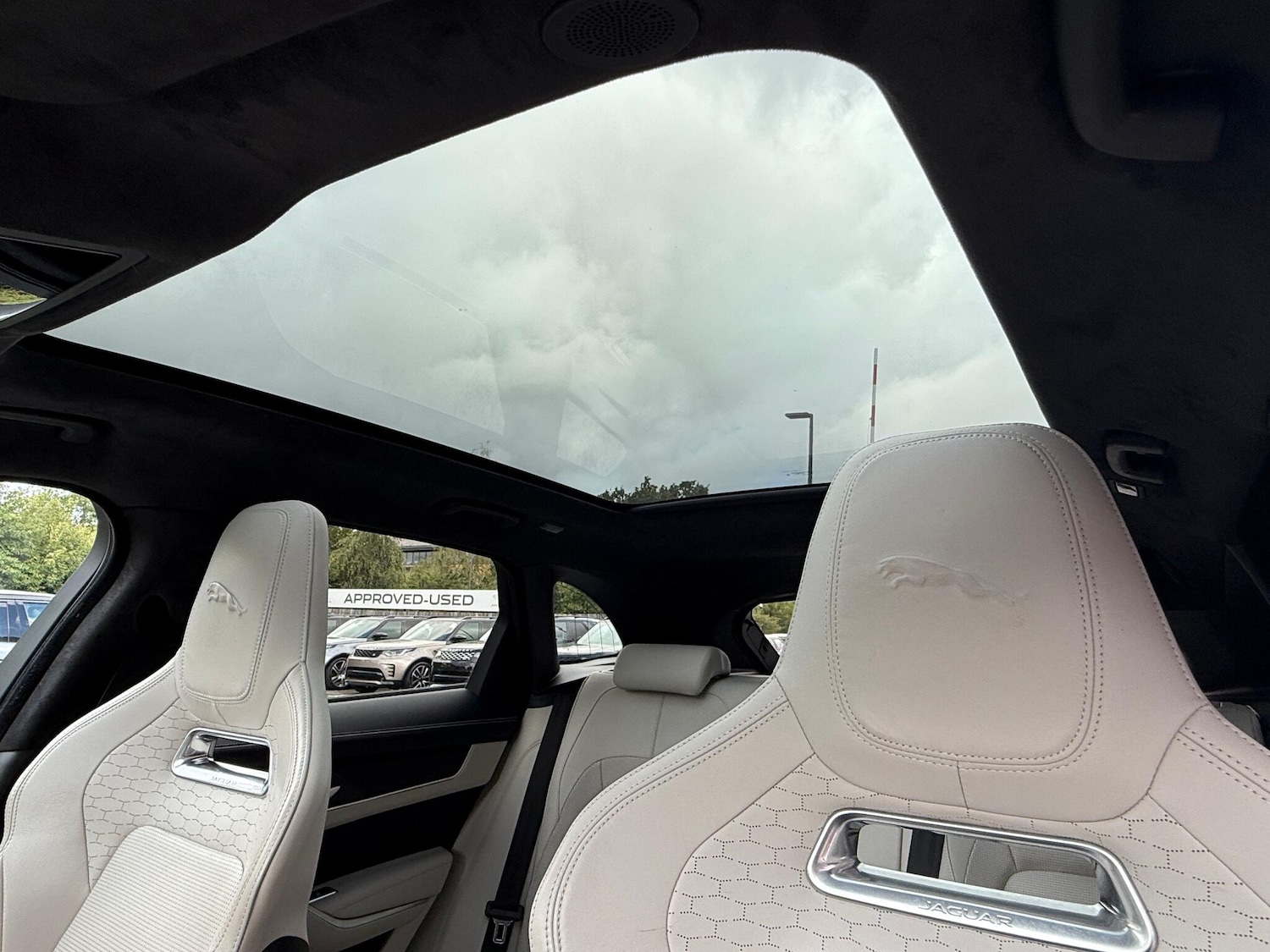 Used Jaguar F-Pace 2023 for sale - 76433121: Photo 4