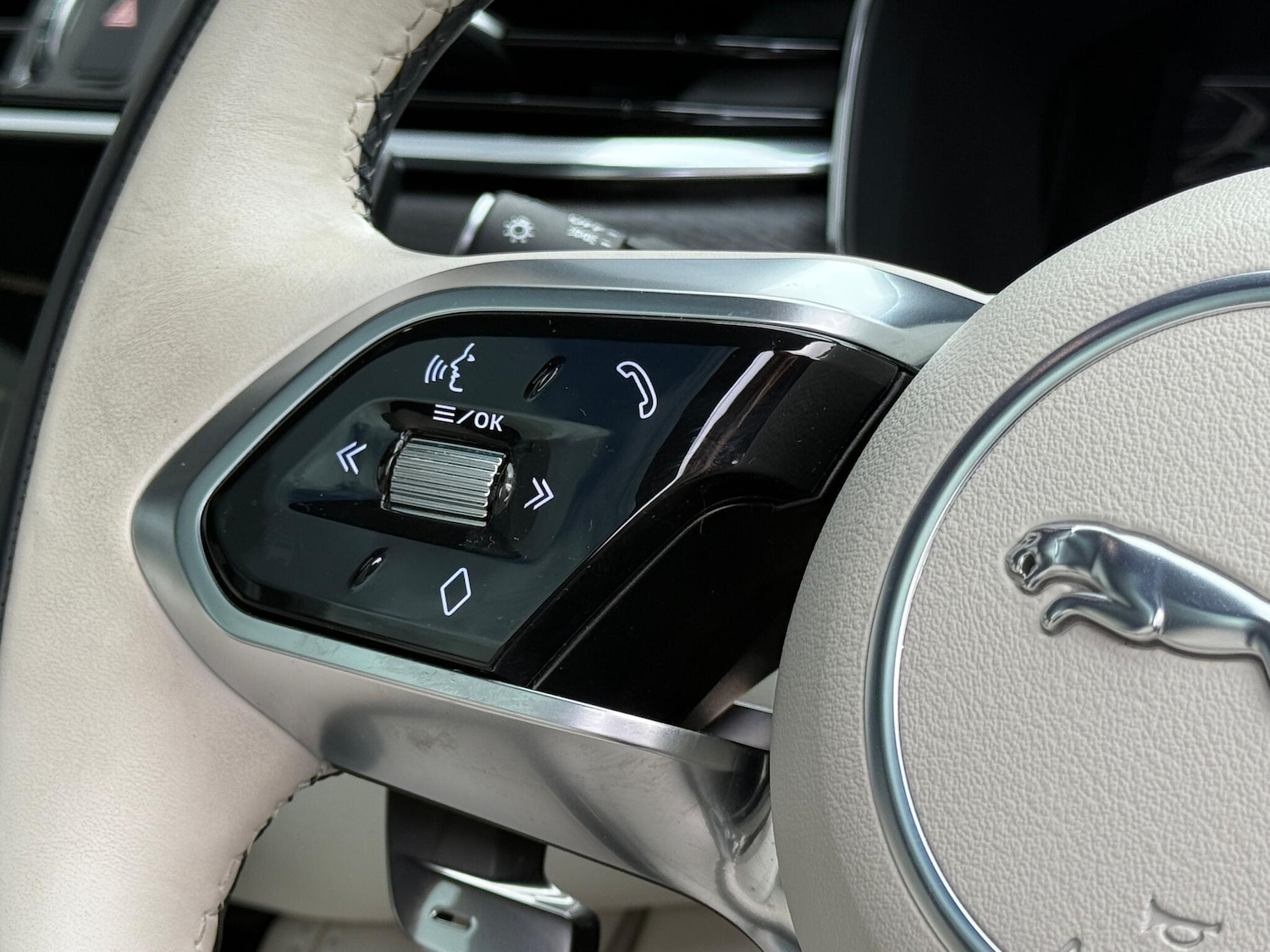 Used Jaguar F-Pace 2023 for sale - 76433121: Photo 57