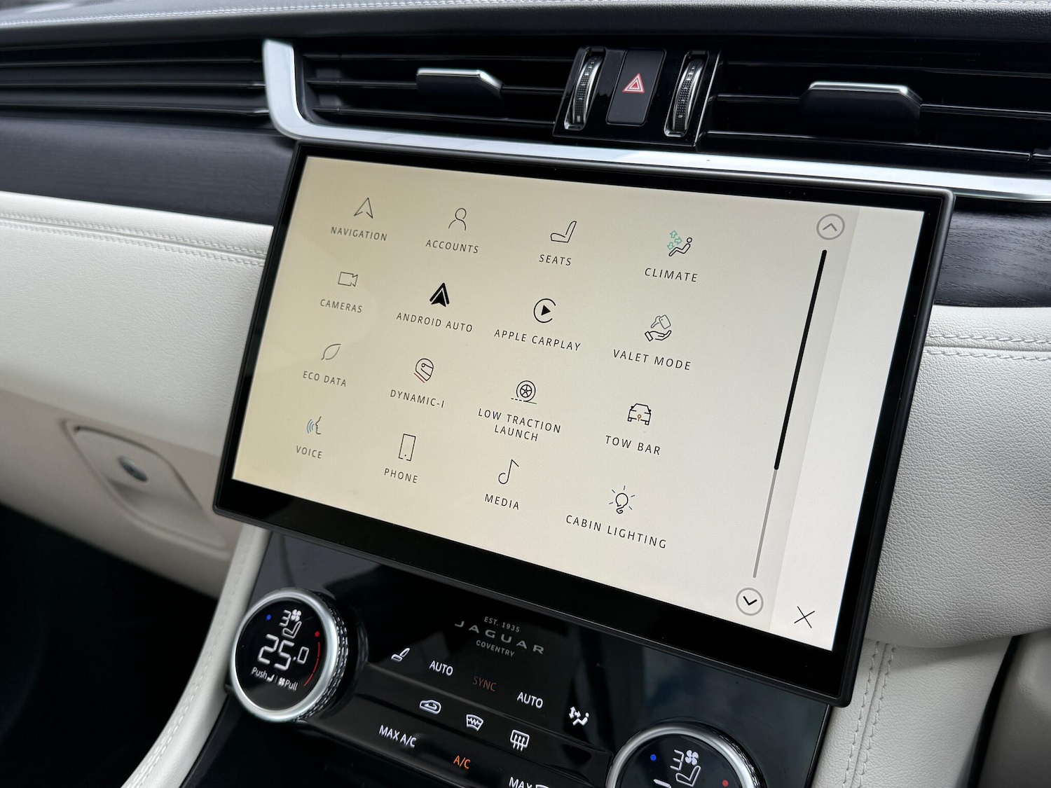 Used Jaguar F-Pace 2023 for sale - 76433121: Photo 64