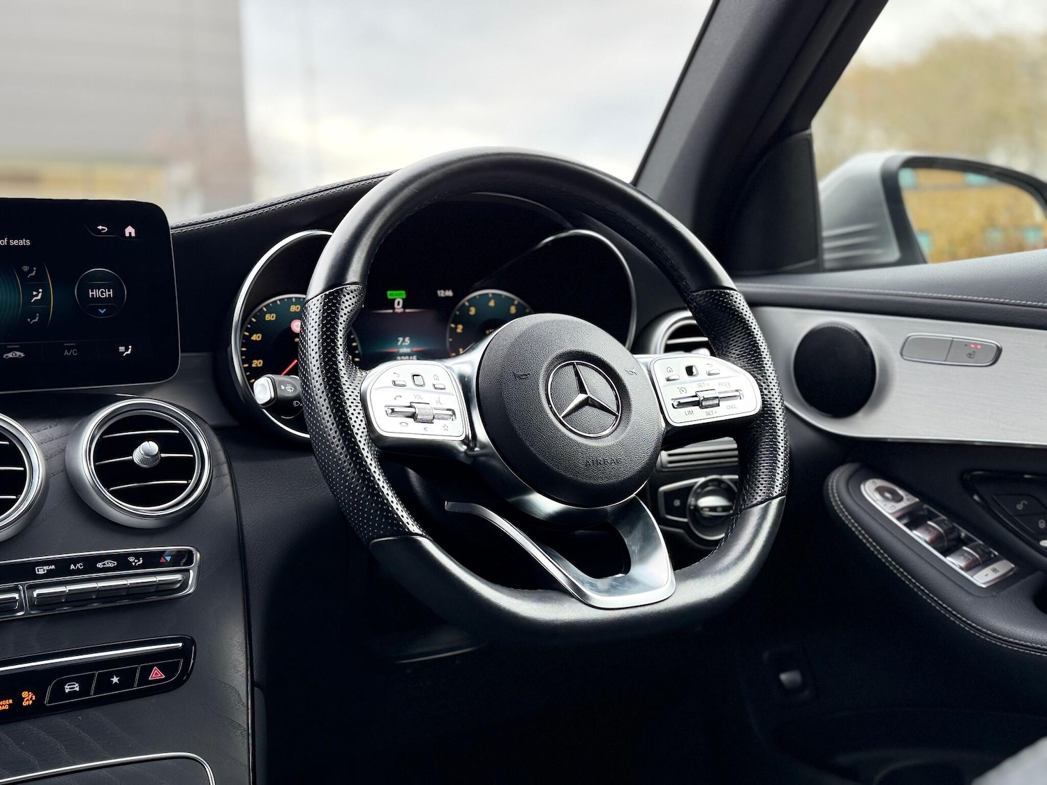 Used Mercedes-Benz GLC 2022 for sale - 76645543: Photo 39