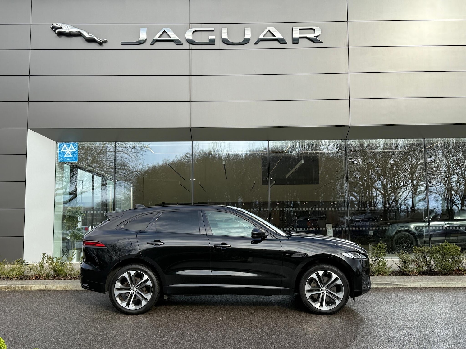 Used Jaguar F-Pace 2024 for sale - 77496212: Photo 2