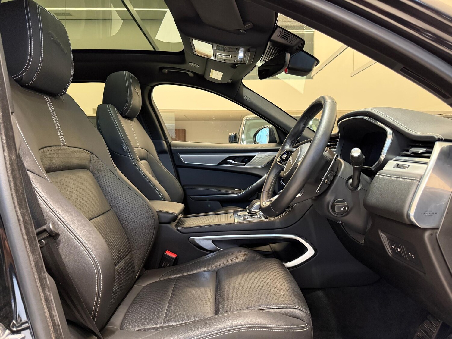 Used Jaguar F-Pace 2023 for sale - 77016092: Photo 32