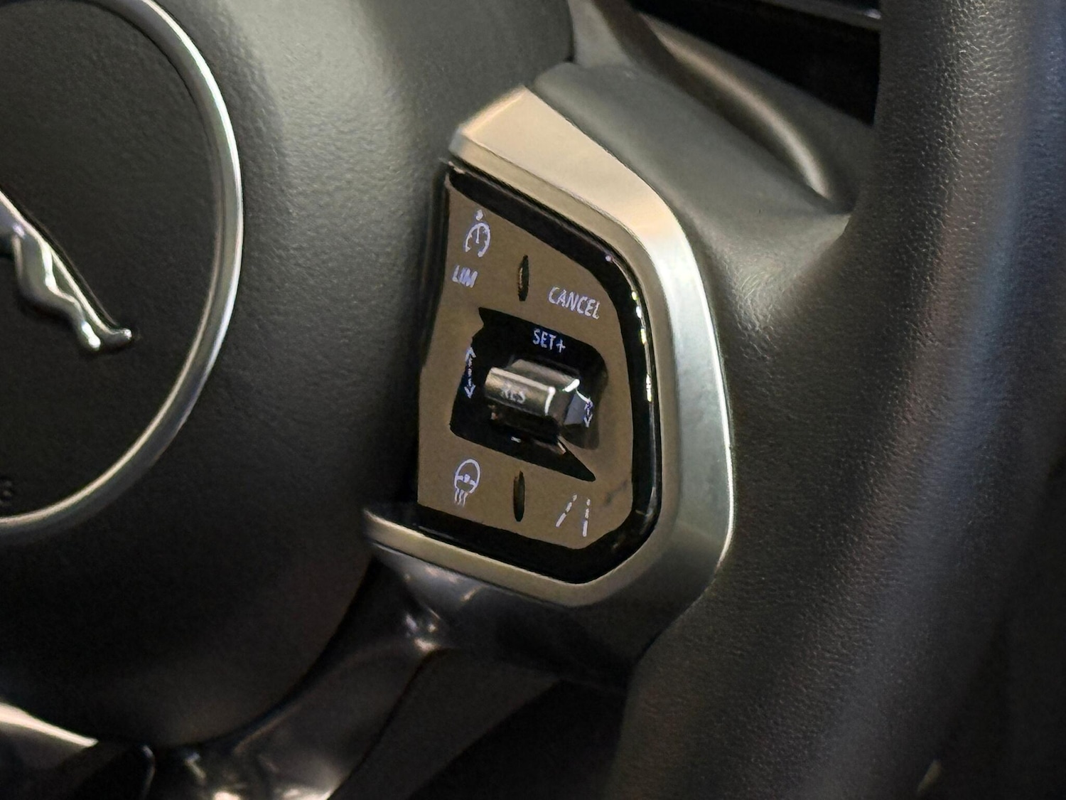 Used Jaguar F-Pace 2023 for sale - 77016092: Photo 37