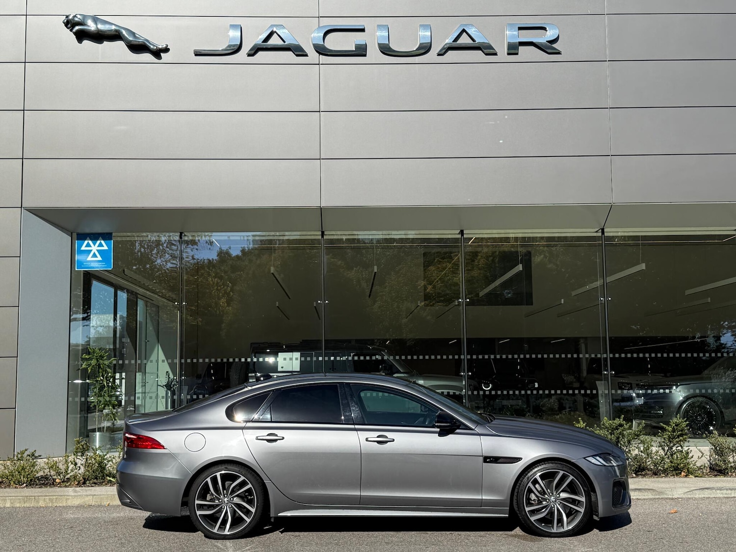 Used Jaguar XF 2023 for sale - 76189136: Photo 2
