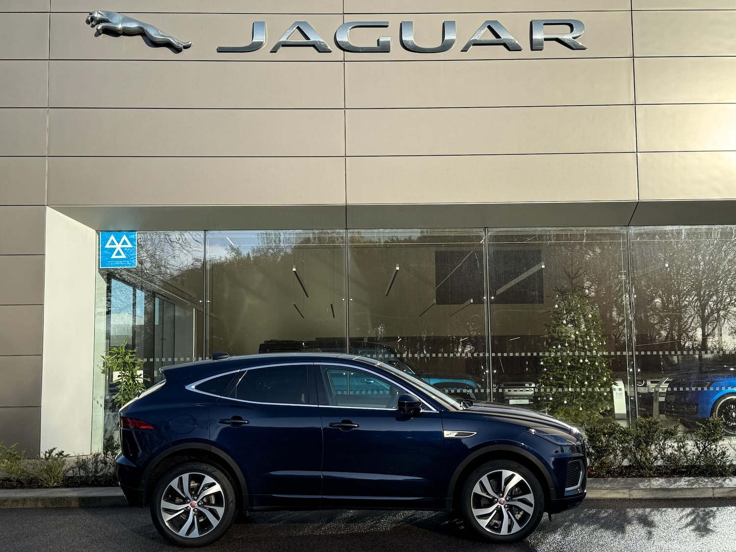 Used Jaguar E-Pace 2022 for sale - 76786814: Photo 2