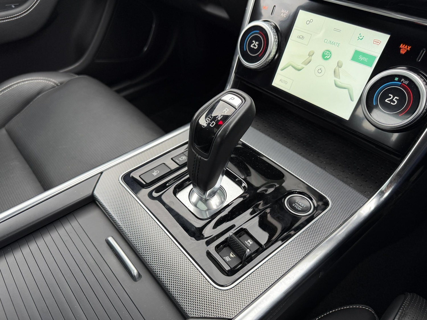 Used Jaguar XE 2019 for sale - 76158581: Photo 21
