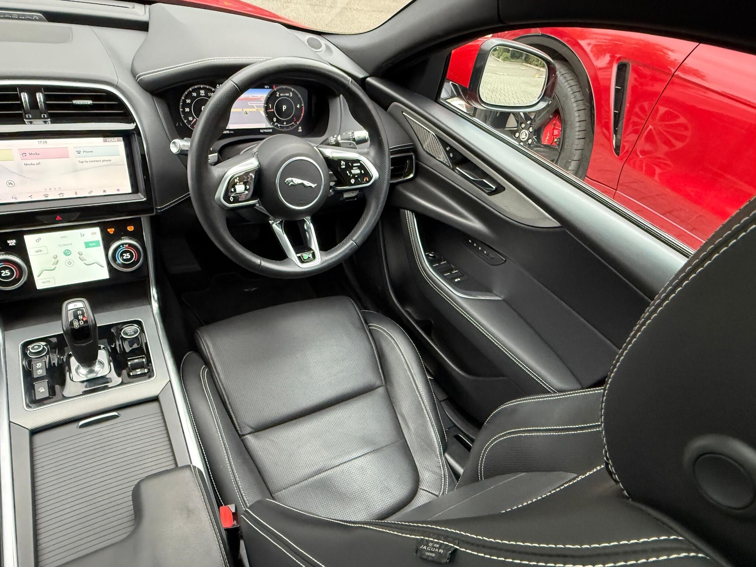 Used Jaguar XE 2019 for sale - 76158581: Photo 25