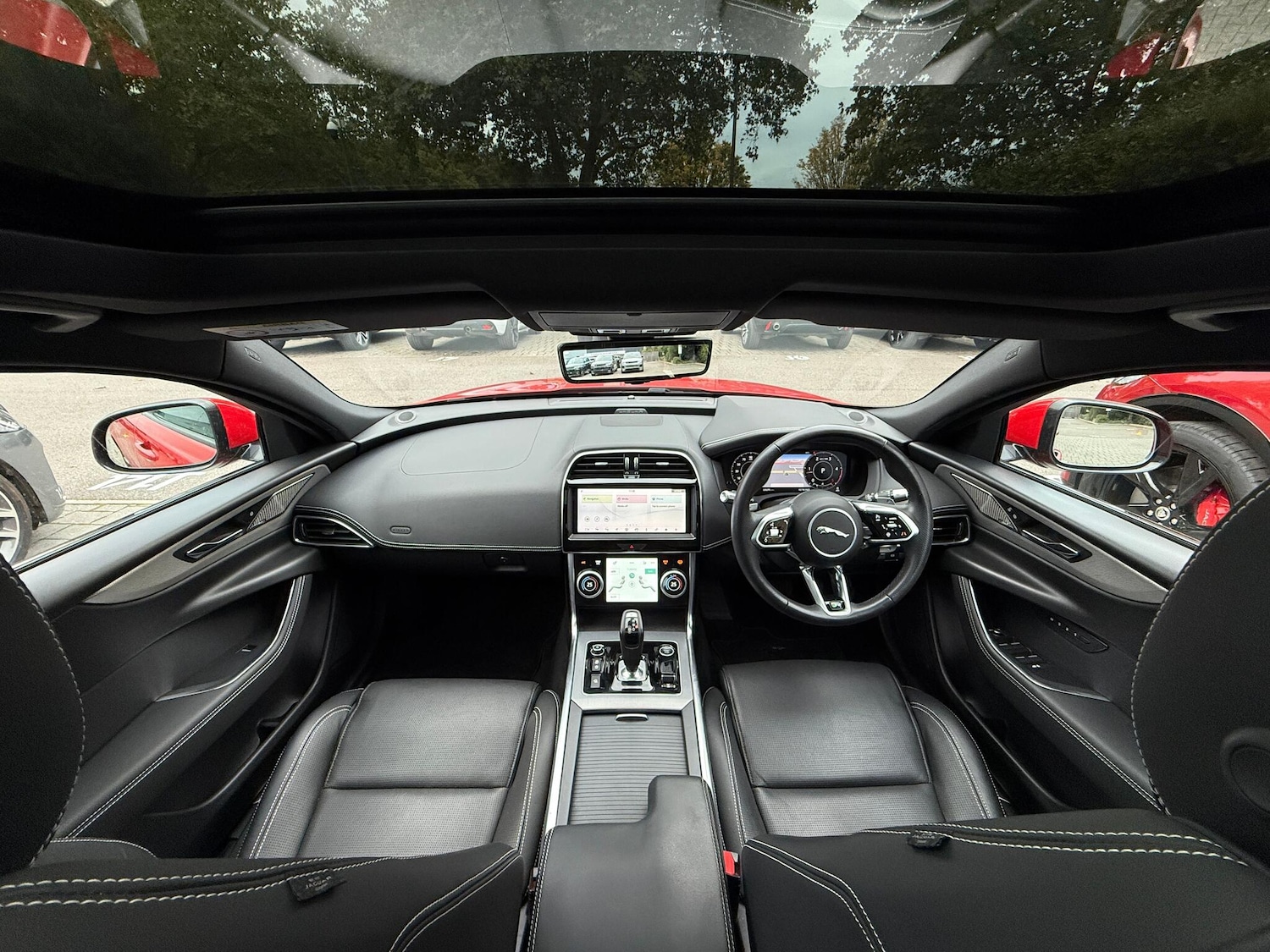 Used Jaguar XE 2019 for sale - 76158581: Photo 3