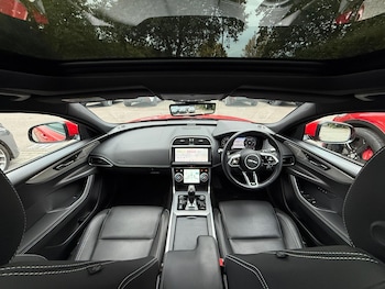 Used Jaguar XE 2019 for sale - 76158581: Photo