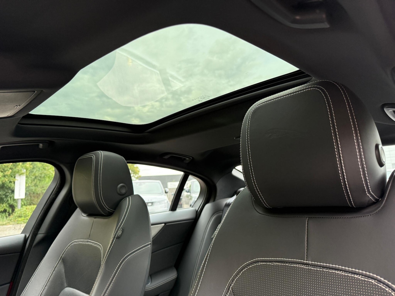 Used Jaguar XE 2019 for sale - 76158581: Photo 4