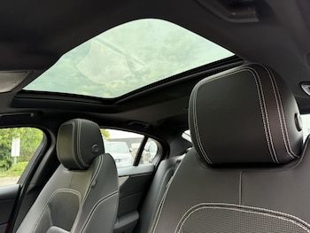 Used Jaguar XE 2019 for sale - 76158581: Photo