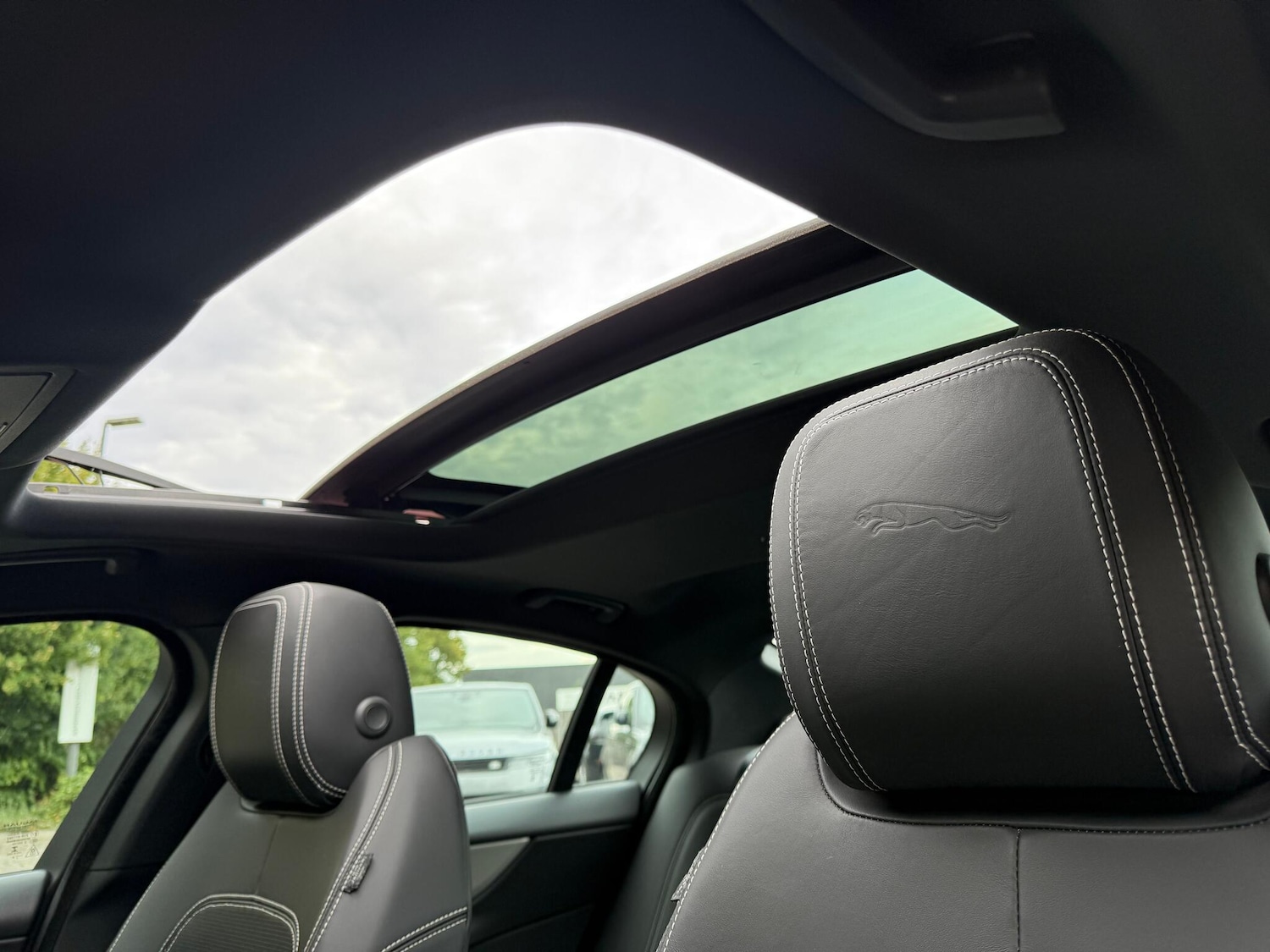 Used Jaguar XE 2019 for sale - 76158581: Photo 5