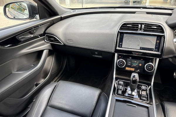 Used Jaguar XE 2021 for sale - 75401468: Photo 21