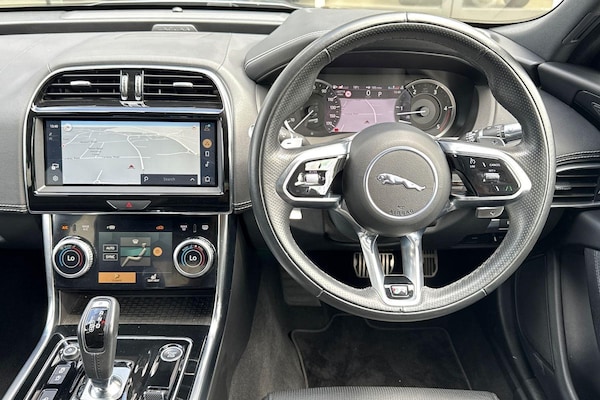 Used Jaguar XE 2021 for sale - 75401468: Photo 25