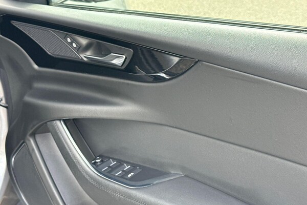 Used Jaguar XE 2021 for sale - 75401468: Photo 27