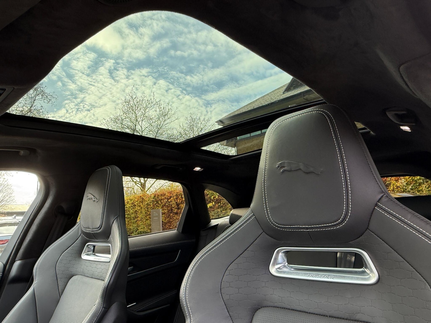 Used Jaguar F-Pace 2023 for sale - 77238451: Photo 4