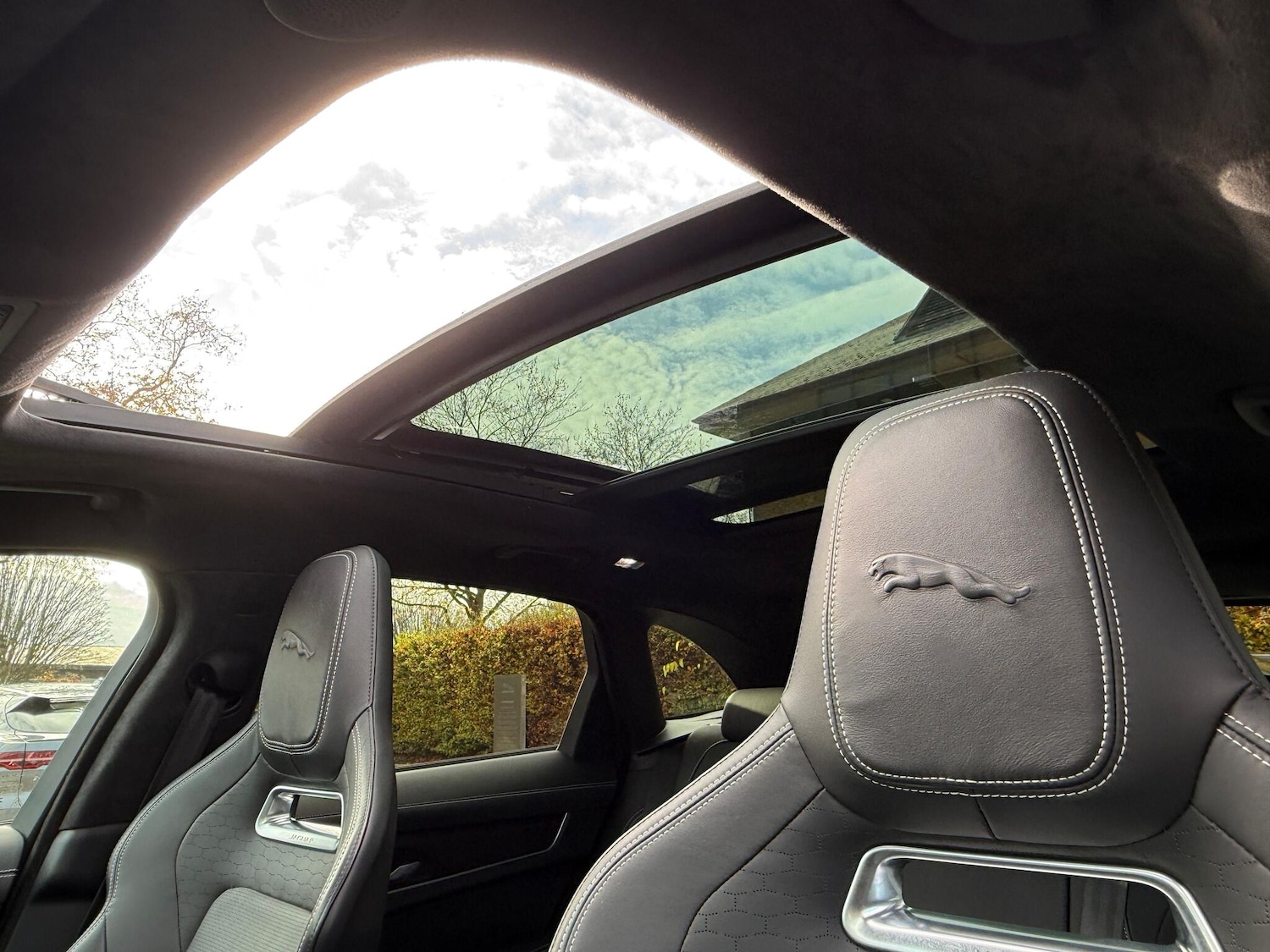 Used Jaguar F-Pace 2023 for sale - 77238451: Photo 5