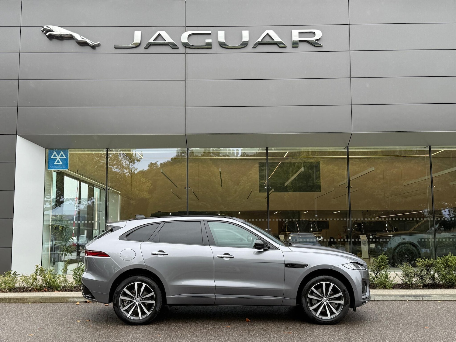 Used Jaguar F-Pace 2024 for sale - 76002558: Photo 2