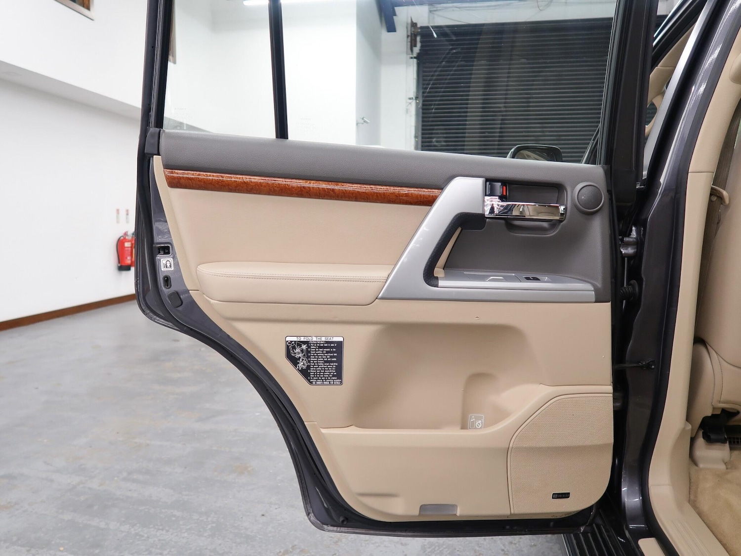 Used Toyota Land Cruiser 2013 for sale - 76743385: Photo 37