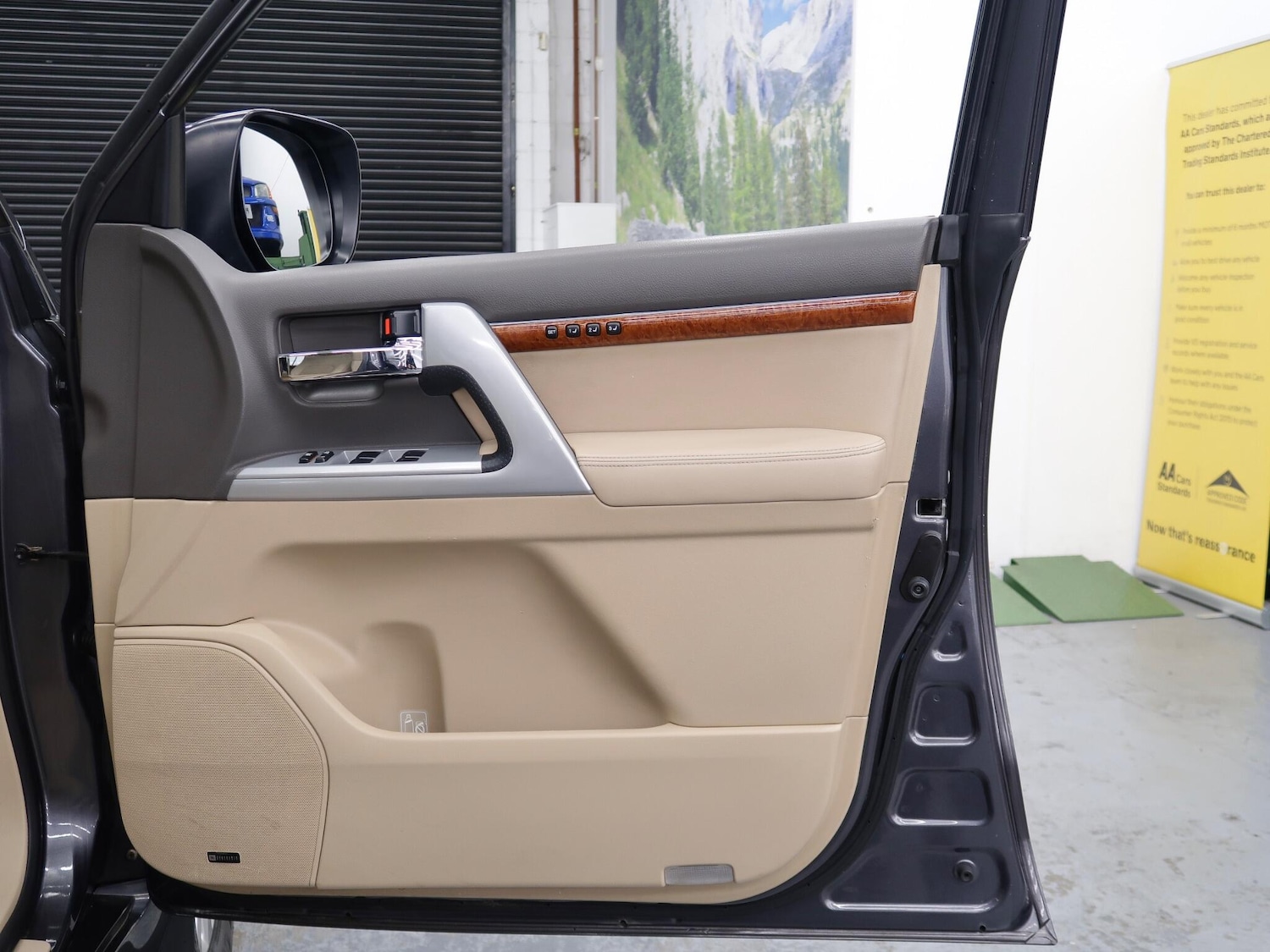 Used Toyota Land Cruiser 2013 for sale - 76743385: Photo 40