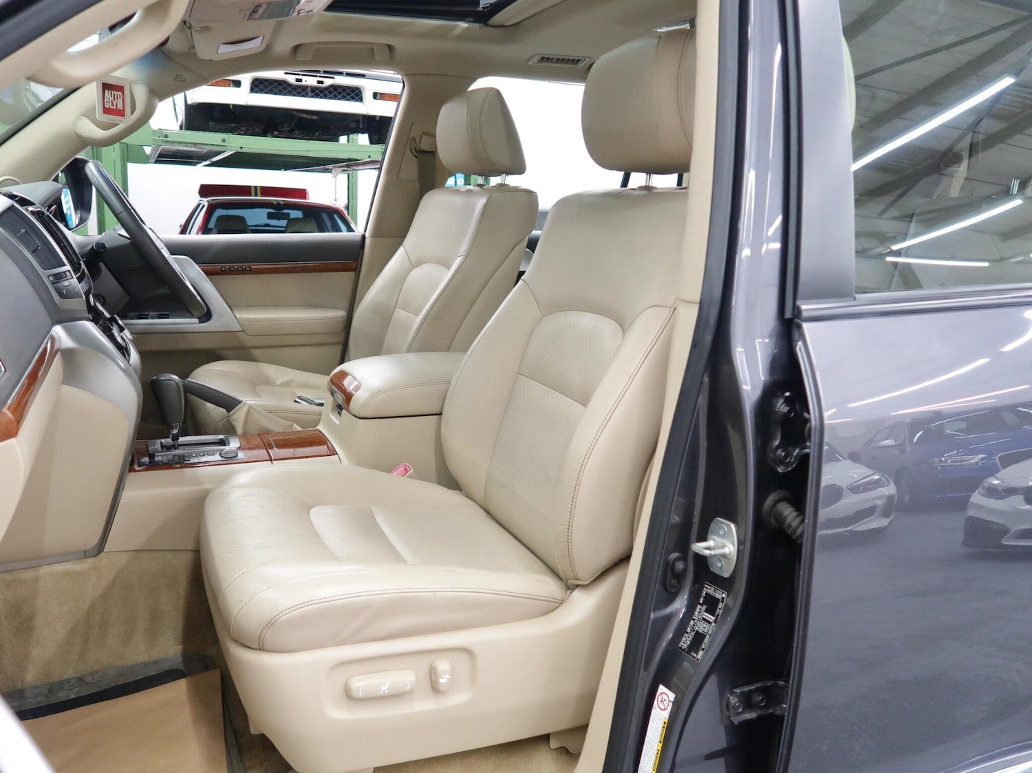 Used Toyota Land Cruiser 2013 for sale - 76743385: Photo 55