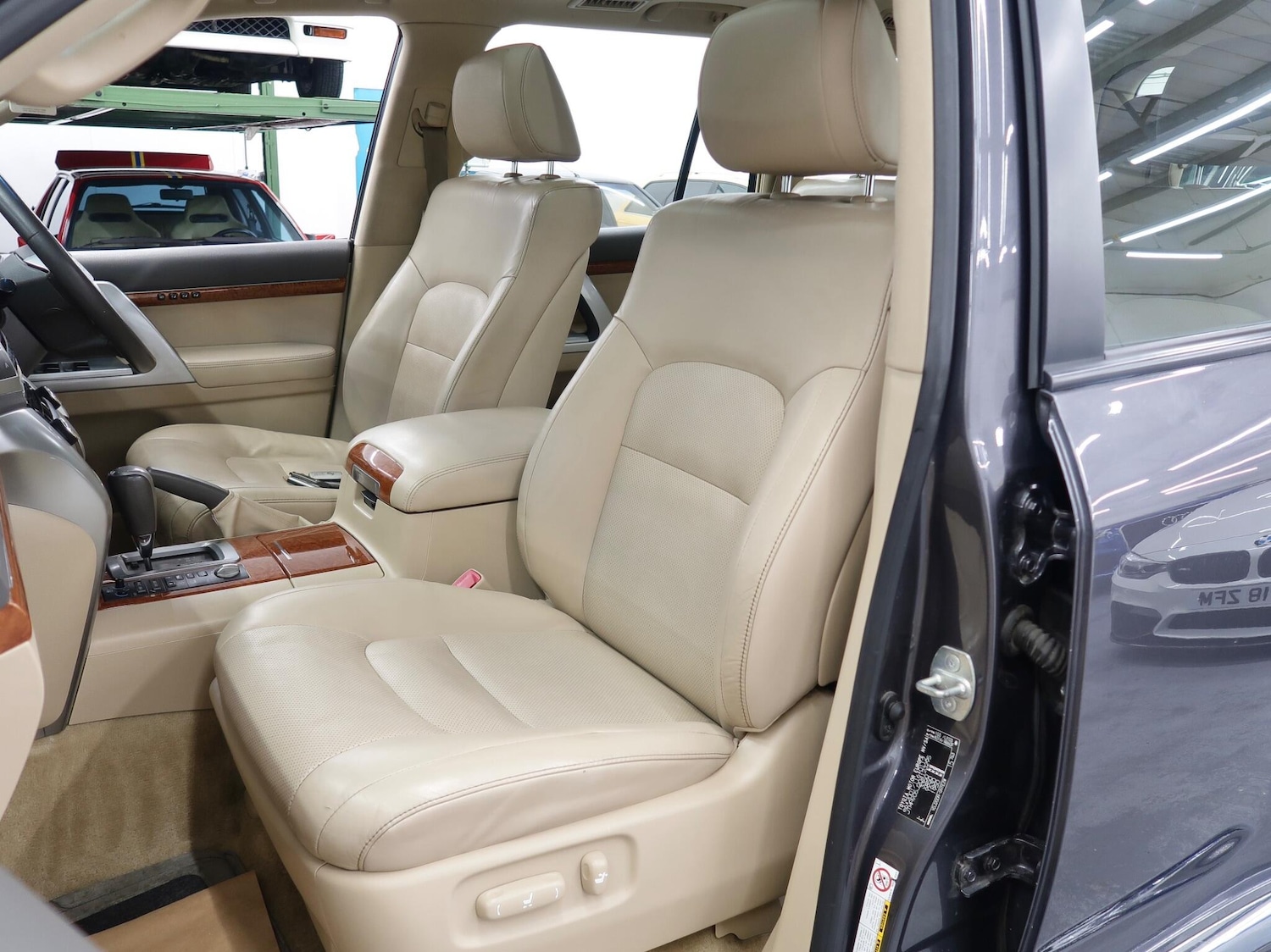 Used Toyota Land Cruiser 2013 for sale - 76743385: Photo 56